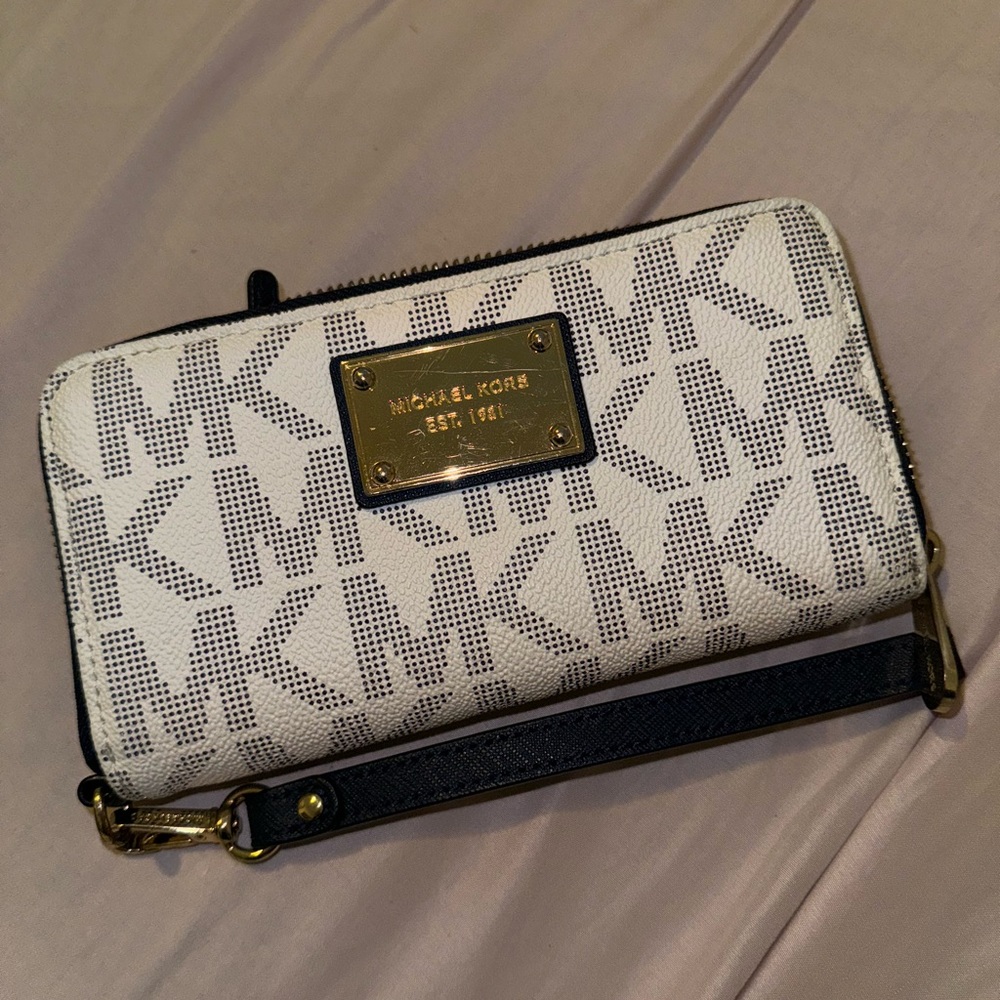 Michael kors wallet